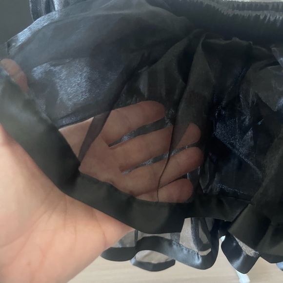 Adorable mini skirt - Picture 3 of 3